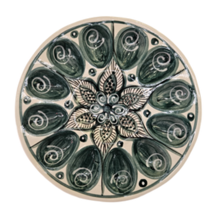 Plato huevos rellenos